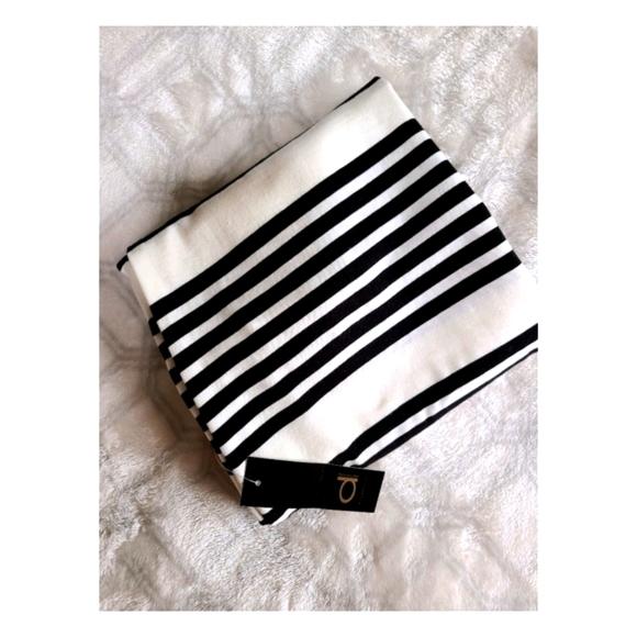 (NEW)DYNAMITE Deep V Basic Knit Dress - Picture 6 of 6